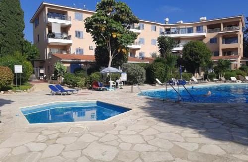 Universal House | H&O Poolside Maisonette at Paradise Gardens, Paphos
