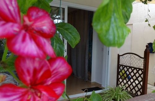 Chlorakas Apartment | "Heart for Art" Studio Apartment 700m from the sea and close to amenities