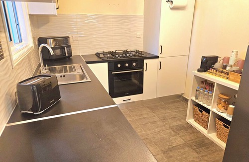 Larnaca Apartment | Heated Jacuzzi & Luxury Garden Retreat Larnaca