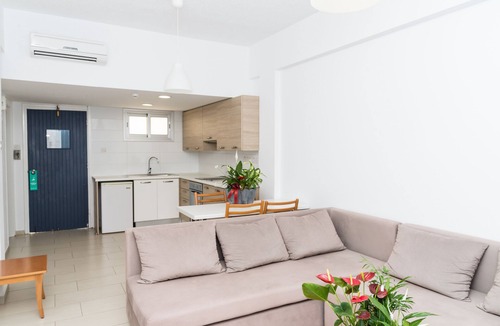 Chlorakas Apartment | Helios Bay Hotel Apartments
