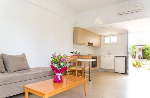Chlorakas Apartment | Helios Bay Hotel Apartments
