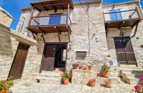 Skarinou Apartment | Hera Pool Studio