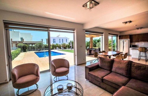 Peyia Town House | Holiday house Peyia for 1 - 8 persons with 4 bedrooms - Holiday house