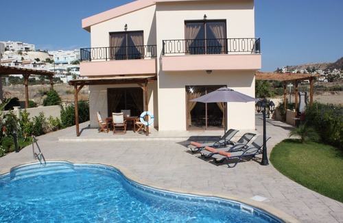 Pissouri Villa | Holiday villa , at Pissouri bay , private pool , landscaped garden . Free Wi-Fi.