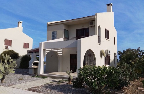 Bogaz Villa | Holiday villa for Rent in North Cyprus, large communal pool, Sea and Sand!