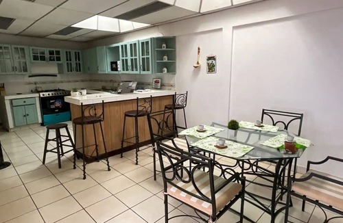 Managua House | Home Perfect for Families or Groups, 3BR with AC