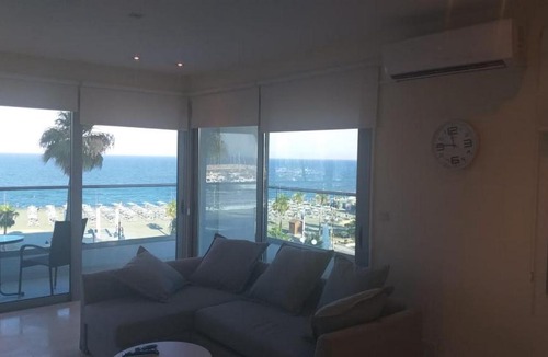 Larnaca City Centre Apartment | Horizon Luxury Suite at Finikoudes Beach 302