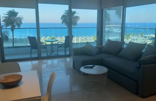 Larnaca City Centre Apartment | Horizon Luxury Suite at Finikoudes Beach 302
