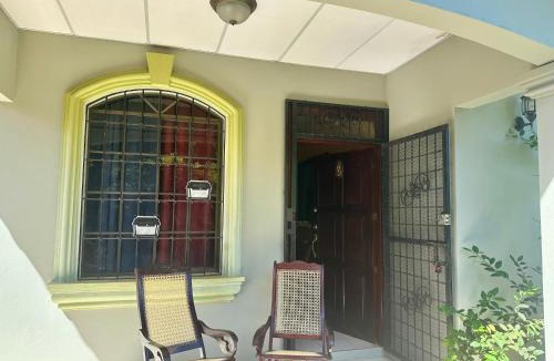 Leon House | Hostal Casa Anita León