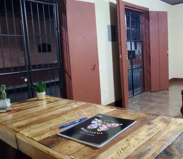 Leon House | Hostal el sol