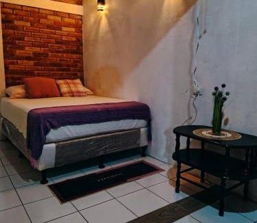 Leon House | Hostal Leyendas