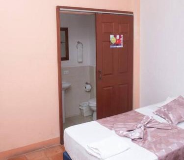 Leon Bed & Breakfast | Hotel Hellenika