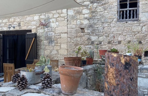 Choulou Cottage | Idyllic Country Room with Community Charm: Relaxation in the Vegan Paradise