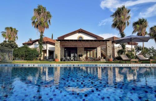 Polis Villa | Incredible Large Villa In Paphos sleeps 14 Children Pool, Jacuzzi, Huge Garden