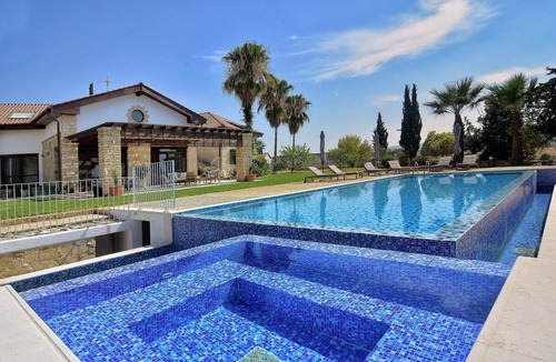 Polis Villa | Incredible Large Villa, Paphos, 6 bedrms BBQ Huge Pool Childrens pool Quiet area
