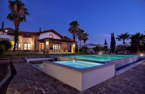 Polis Villa | Incredible Large Villa, Paphos, 6 bedrms BBQ Huge Pool Childrens pool Quiet area