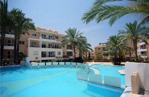 Universal House | Iris Village 2 Bedroom / 2 Bathroom Townhouse