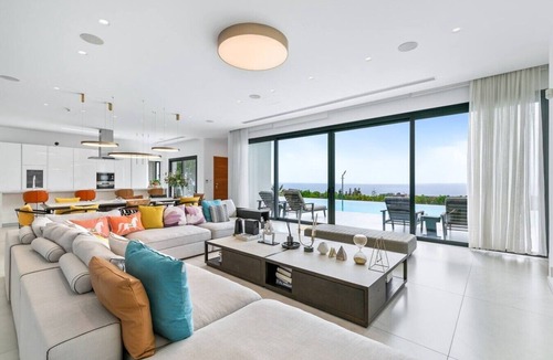 Peyia Town Villa | J&C Luxury Villa Infinity Pool & Views Seacave 7 Luxury Suites