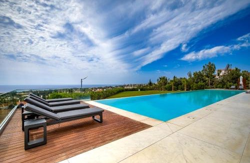 Peyia Town Bed & Breakfast | J&C Villa Resort Seacave