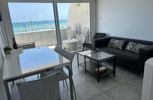 Oroklini Apartment | Julie's beach house
