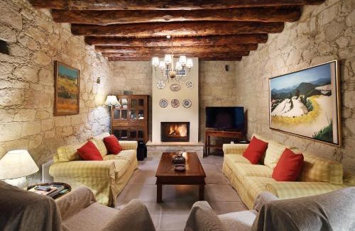 Arsos House | KANTARA HOUSE - A Rural Retreat of Comfort & Class!