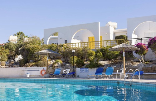 Paphos Condo | Kings Gardens, modern apartment in charming Paphos, only 300 m to Venus Beach
