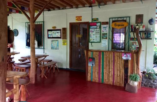 Balgue Hostel | La Urraca Loca Hostel
