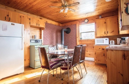 Mill Road Cottage | Lakefront cottage on a Wallaback lake