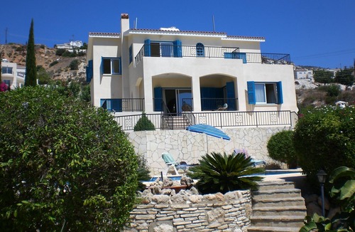 Peyia Town Villa | Large 4 Bed Villa with Heated Pool in own grounds inc. Gardens and Terraces.