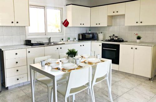 Larnaca City Centre Apartment | Large apartment close to Finikoudes Beach with 2 balconies