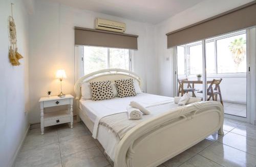 Larnaca City Centre Apartment | Large apartment close to Finikoudes Beach with 2 balconies