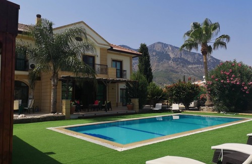 Kyrenia District Villa | Large Luxury 4 bedroom Villa With Private Swimming Pool In Lapta, North Cyprus.