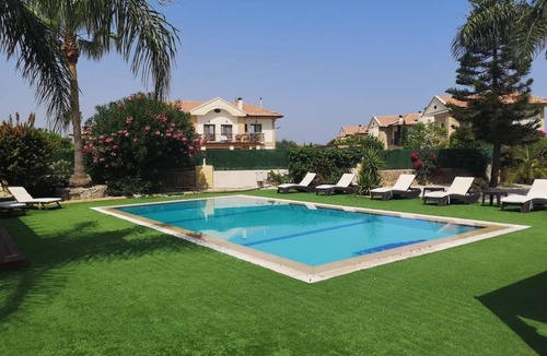Kyrenia District Villa | Large Luxury 4 bedroom Villa With Private Swimming Pool In Lapta, North Cyprus.
