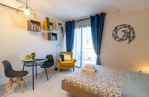 Paphos Apartment | Light House - Seafront cosy studio with library