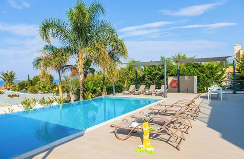 Polis Villa | Limni Beach Villa - Four Bedroom Villa, Sleeps 8