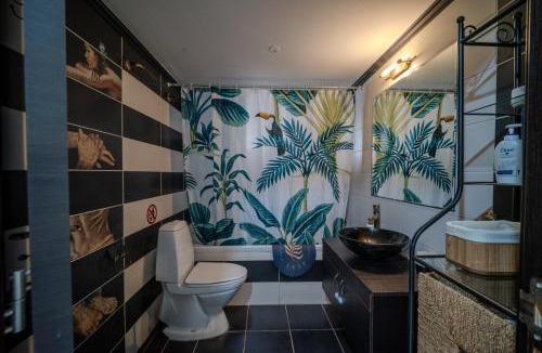 Neapolis Apartment | LIORA 2 Bedroom Apartment in Central Limassol with Balcony 5Gbps Fiber WiFi Private Parking and Air Conditioning Just 250m from the Beach