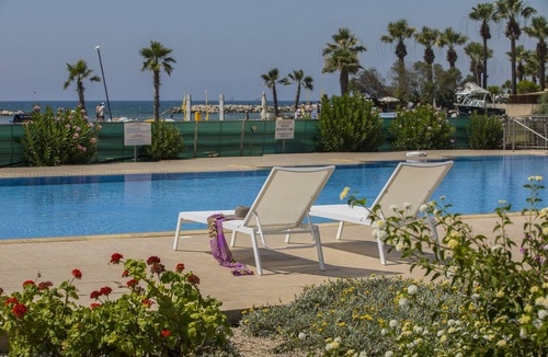 Oroklini Apartment | Lordos Sunshore Beachfront Suite