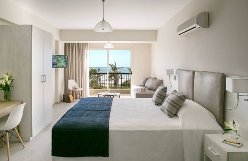 Chlorakas Hotel | Louis Paphos Breeze