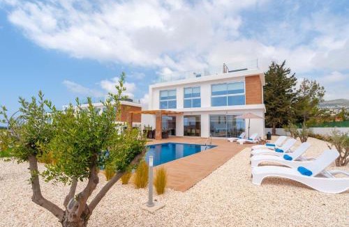 Peyia Town House | Luxuriöse Villa Mit 4 Schlafzimmern, Pool Und Whirlpool