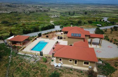 Vasilia House | Luxurious Private Villa With Pool And Mountain View