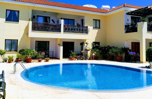 Emba Apartment | Luxury 2 Bedroom Apartment, 15 mins to Neofytos Monastry, Pool Lounge, Free WIFI