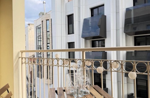 Larnaca City Centre Apartment | Luxury 2BR Apartment · 1 min to Beach