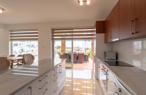 Peyia Town House | Luxury 4 bedroom villa with private pool, hot tub