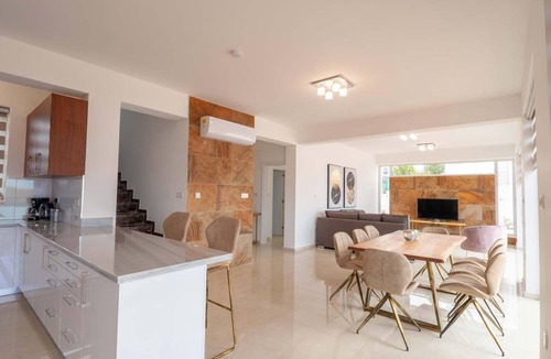 Peyia Town House | Luxury 4 bedroom villa with private pool, hot tub