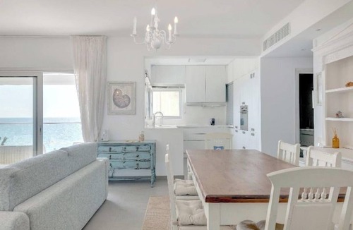 Potamos tis Germasogeias Apartment | Luxury Beach Front Flat Kyma 3