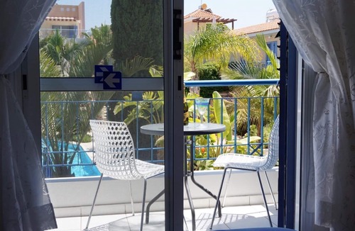Universal House | Luxury House,Small Complex,Large Pool,Free WiFi, Paphos Airport Transfers