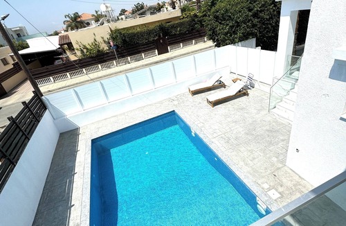 Kiti House | Luxury modern 3 bedroom home in Kiti with pool