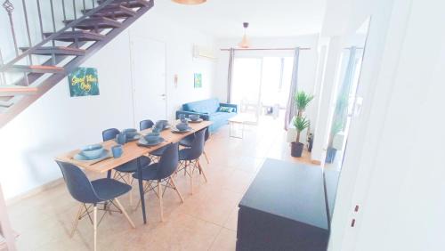 Skala House | Luxury private rooms -SEA VIEW, NETFLIX, GYM- 5 Min from beach! - private room in shared apartment
