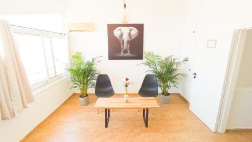 Skala House | Luxury private rooms -SEA VIEW, NETFLIX, GYM- 5 Min from beach! - private room in shared apartment