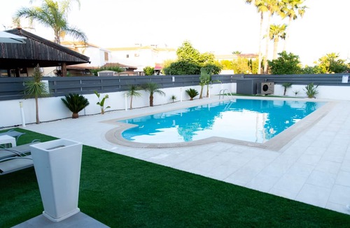 Oroklini Apartment | Luxury Self Catering Apartment With Heated Pool